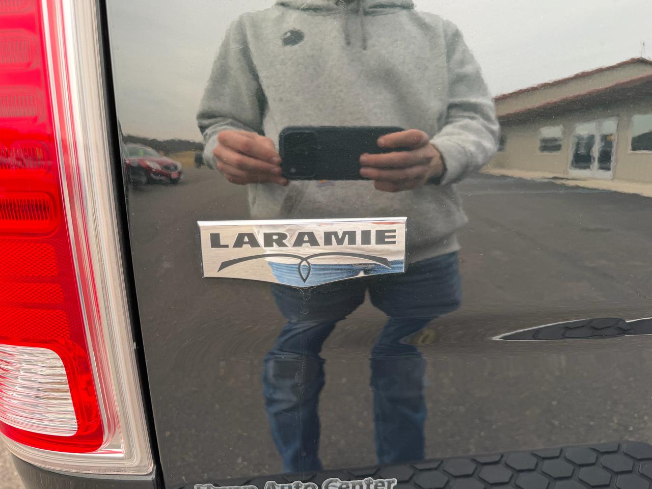 RAM 1500 4WD Crew Cab 140.5" Laramie 2016