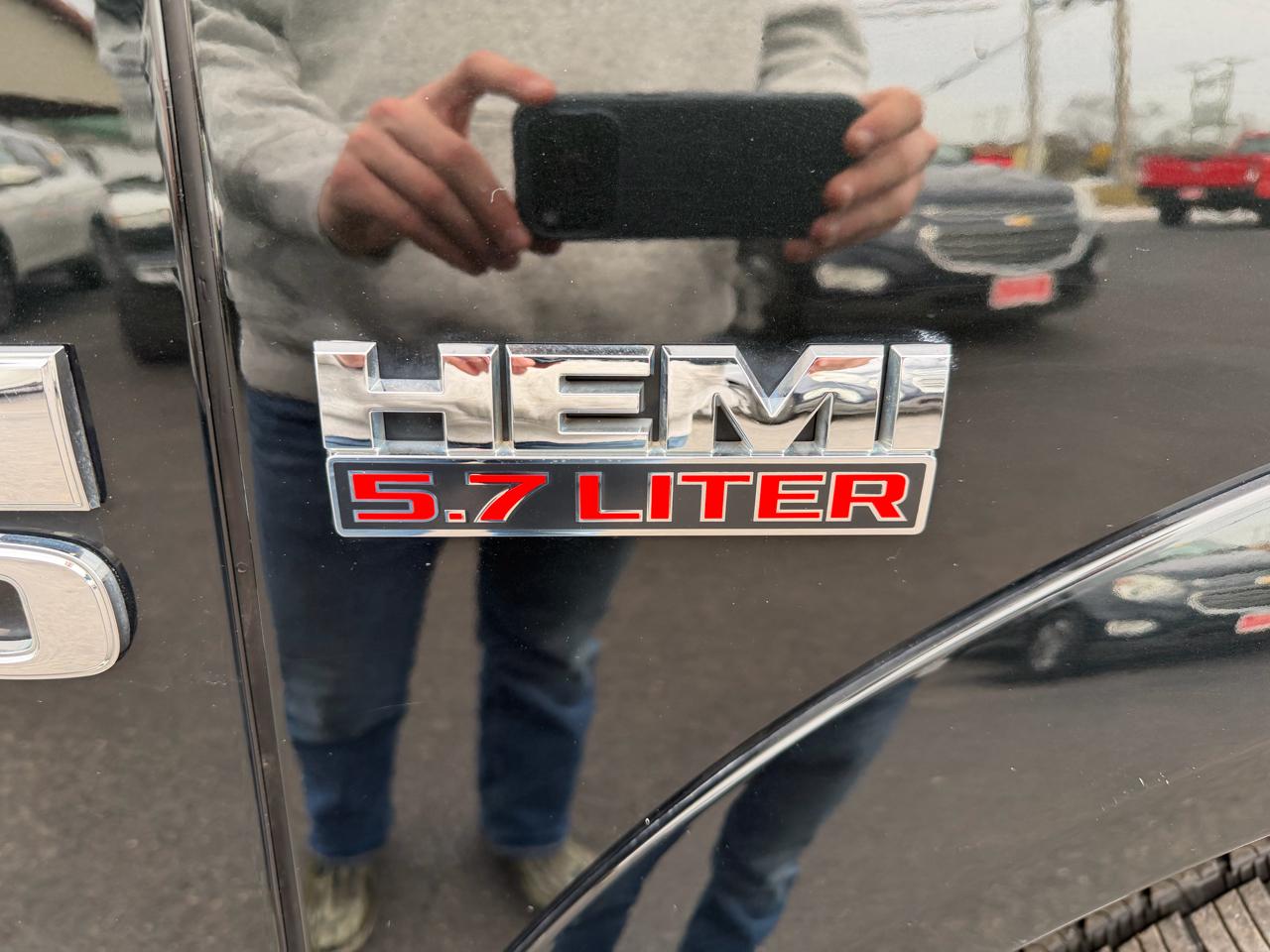 RAM 1500 4WD Crew Cab 140.5" Laramie 2016