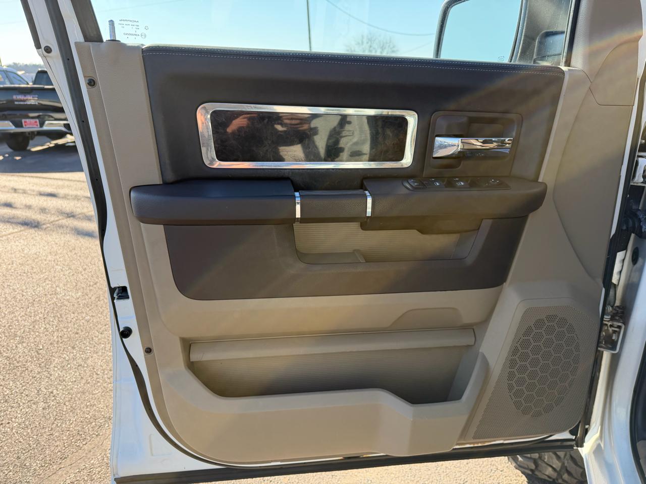 RAM 1500 4WD Crew Cab 140.5" Laramie Longhorn Edition 2012