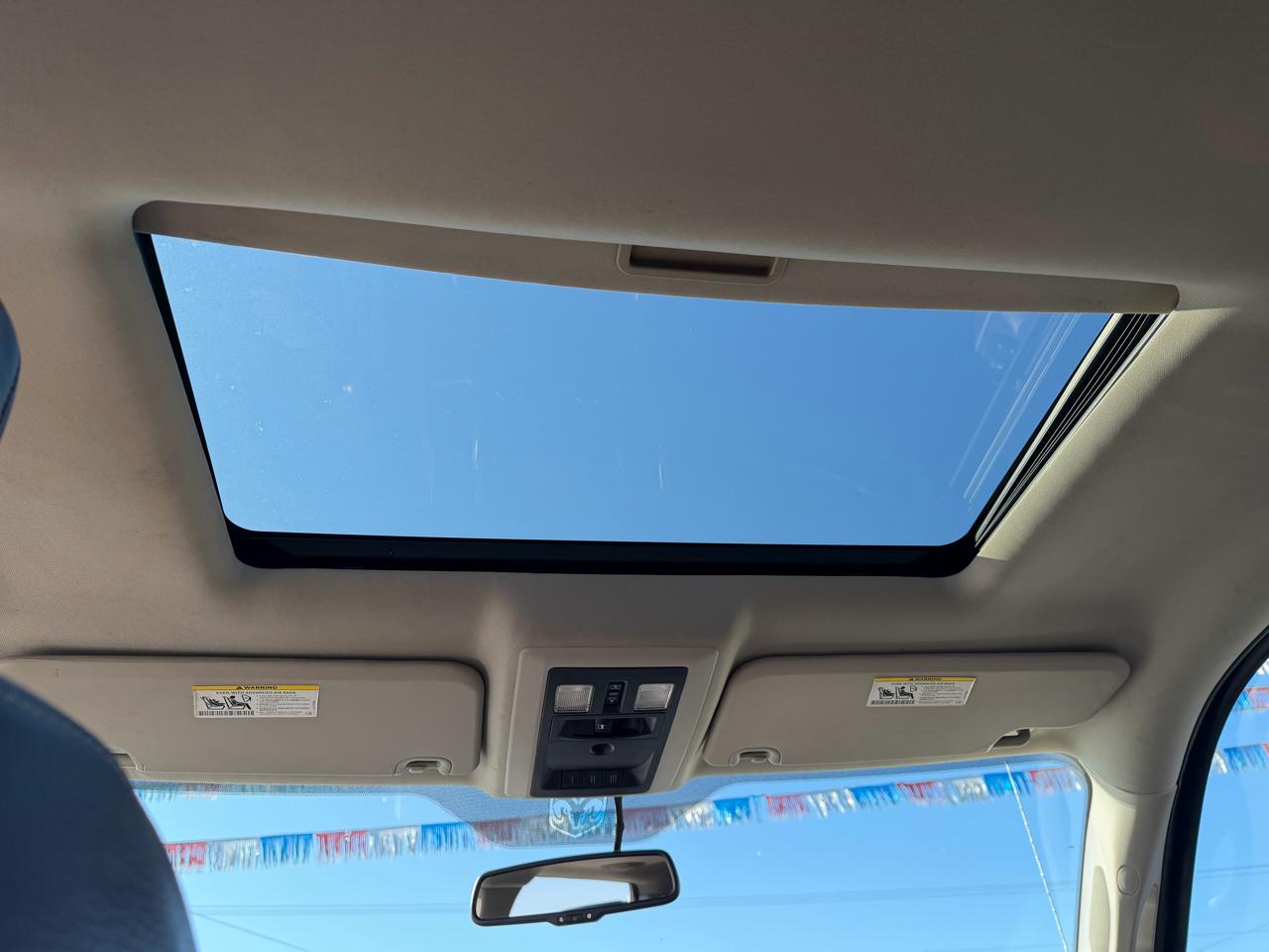 RAM 1500 4WD Crew Cab 140.5" Laramie Longhorn Edition 2012