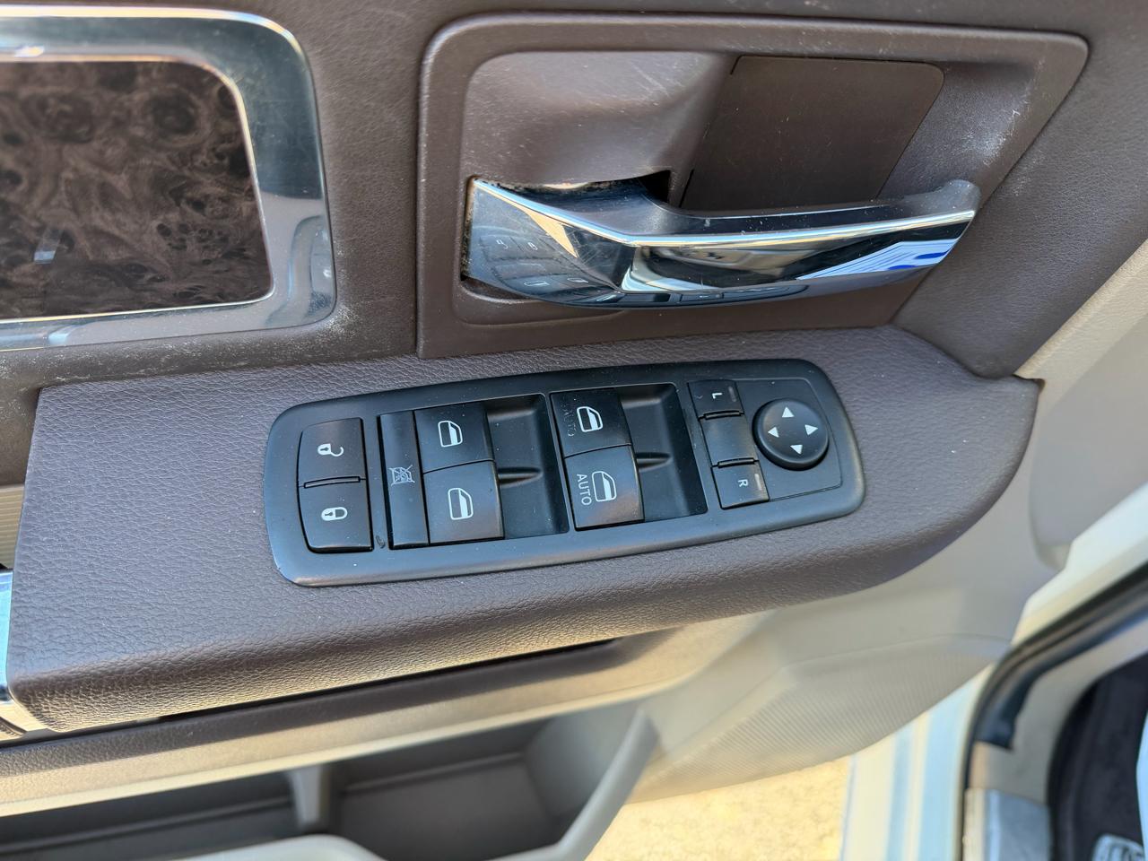 RAM 1500 4WD Crew Cab 140.5" Laramie Longhorn Edition 2012