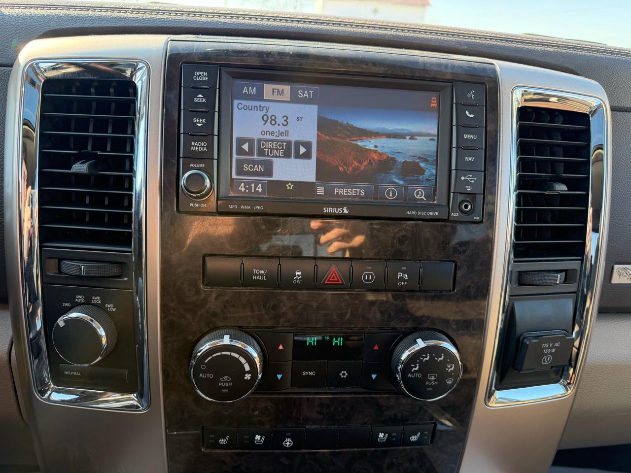 RAM 1500 4WD Crew Cab 140.5" Laramie Longhorn Edition 2012