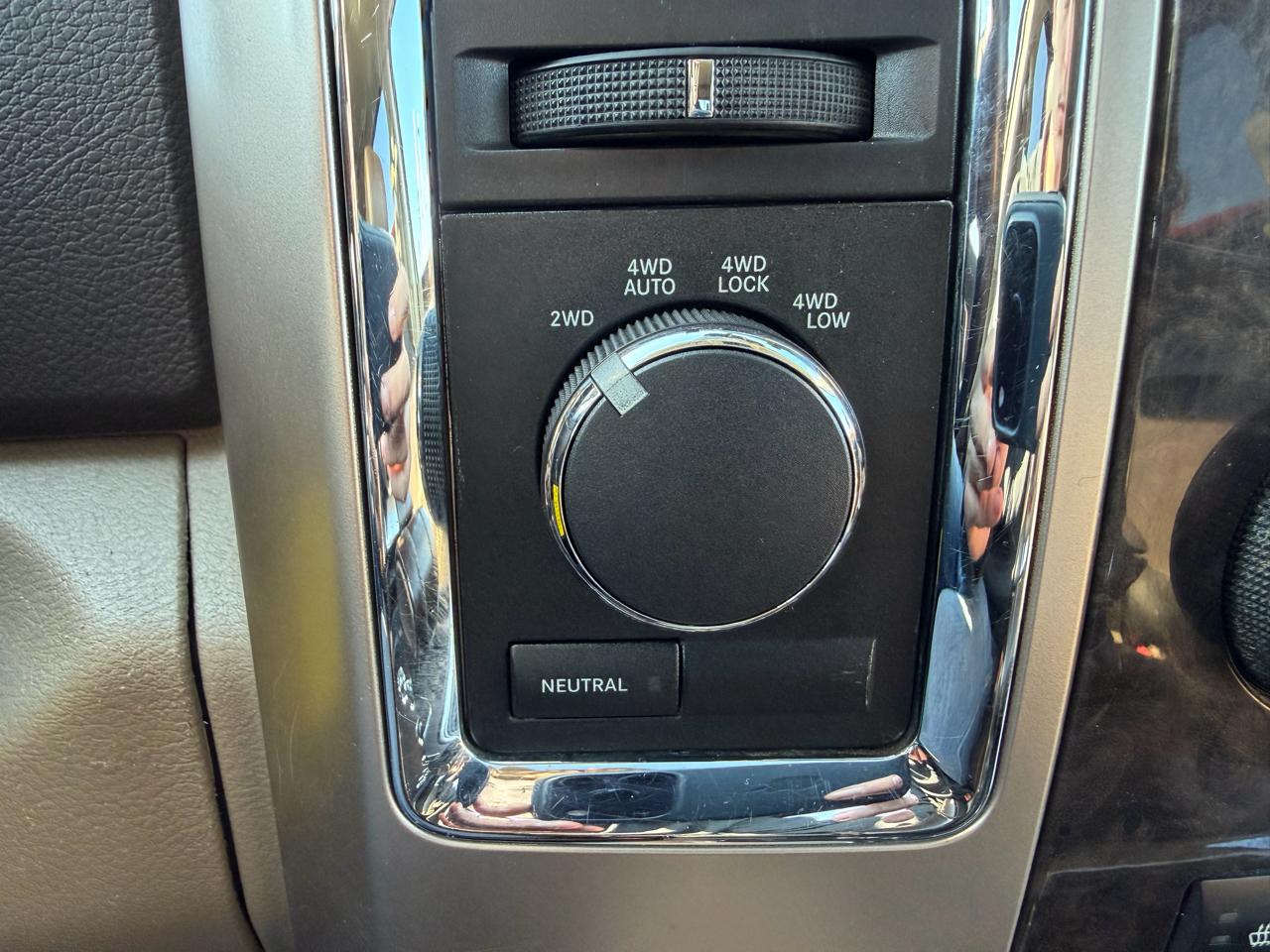 RAM 1500 4WD Crew Cab 140.5" Laramie Longhorn Edition 2012