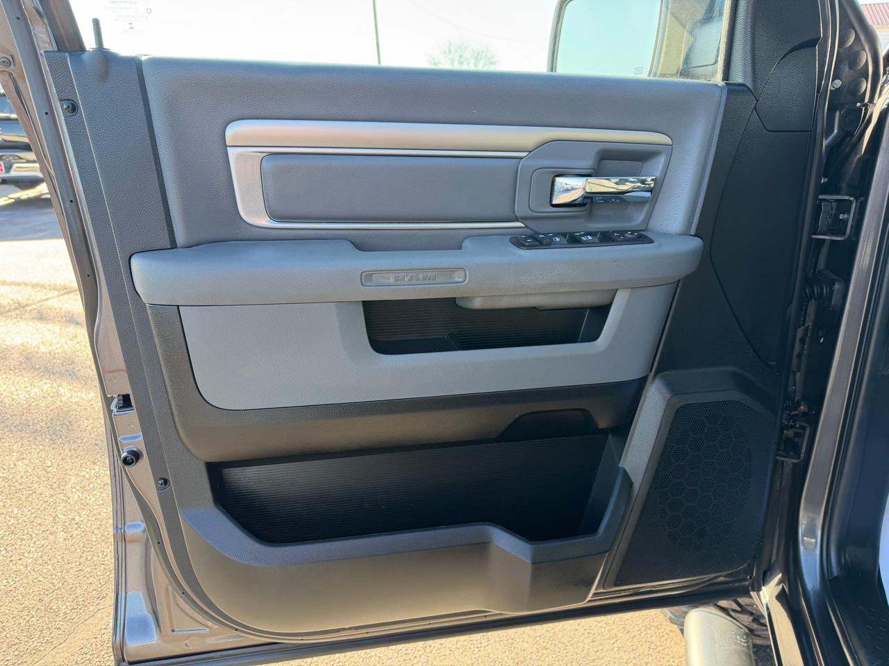 RAM 1500 4WD Crew Cab 140.5" Outdoorsman 2014