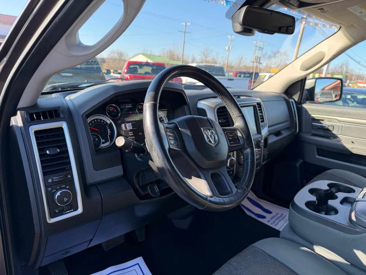 RAM 1500 4WD Crew Cab 140.5" Outdoorsman 2014