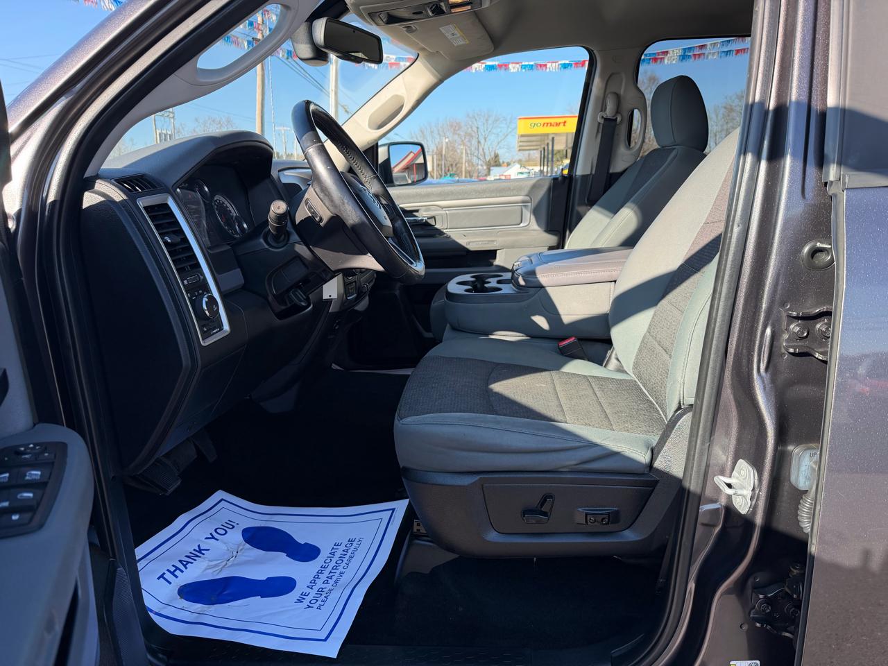 RAM 1500 4WD Crew Cab 140.5" Outdoorsman 2014