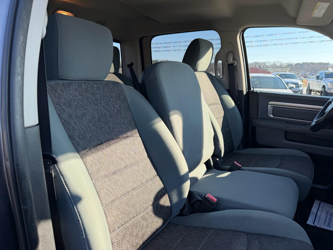 RAM 1500 4WD Crew Cab 140.5" Outdoorsman 2014