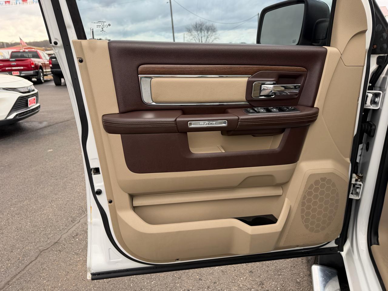 RAM 2500 4WD Crew Cab 149" Laramie 2015