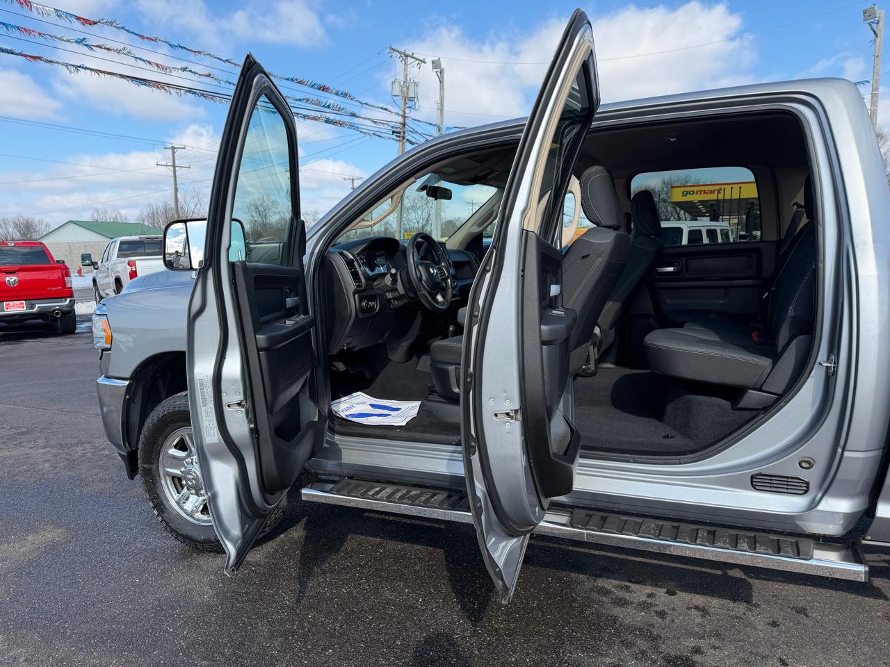 RAM 2500 Tradesman 4x4 Crew Cab 6'4" Box 2019