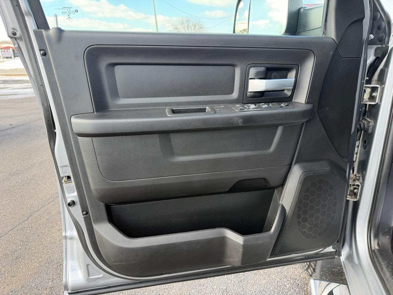 RAM 2500 Tradesman 4x4 Crew Cab 6'4" Box 2019