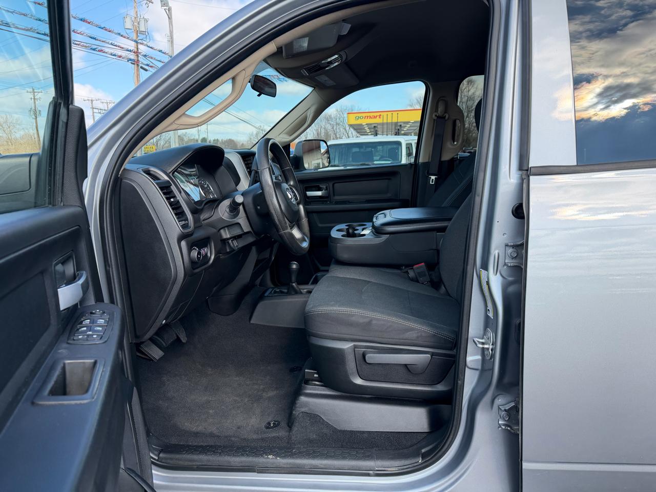 RAM 2500 Tradesman 4x4 Crew Cab 6'4" Box 2019