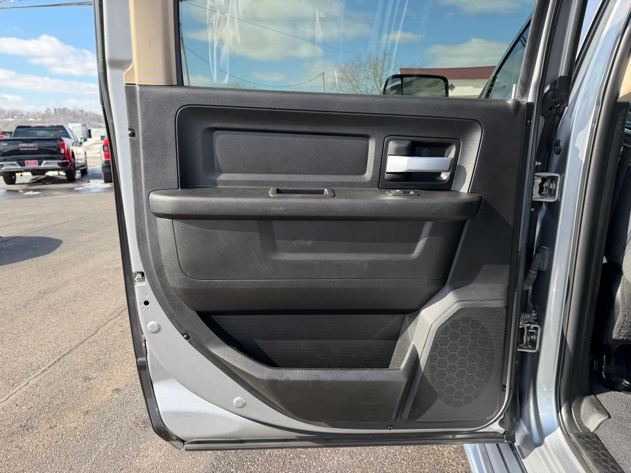 RAM 2500 Tradesman 4x4 Crew Cab 6'4" Box 2019