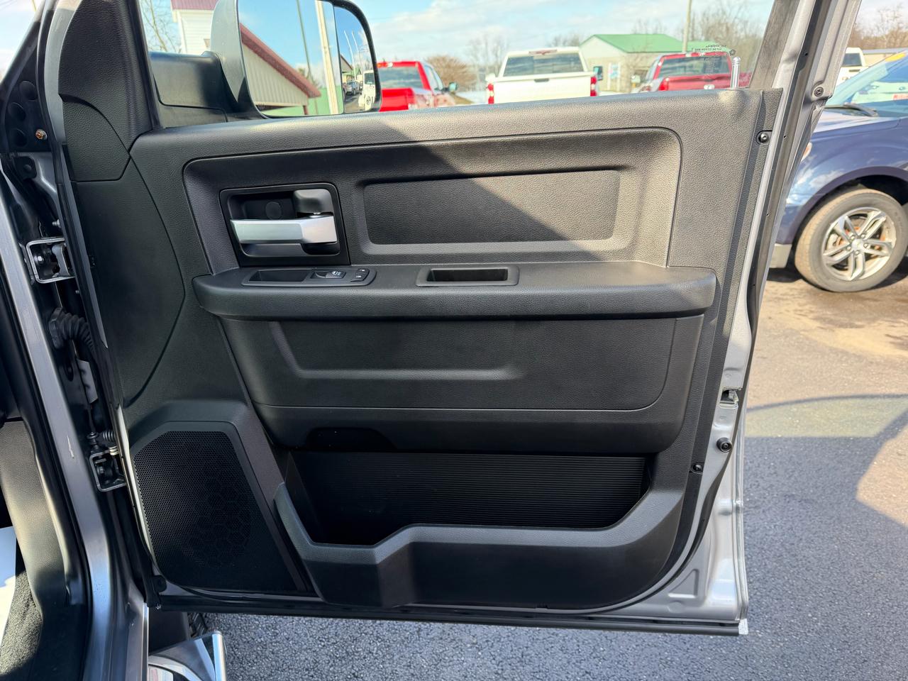 RAM 2500 Tradesman 4x4 Crew Cab 6'4" Box 2019