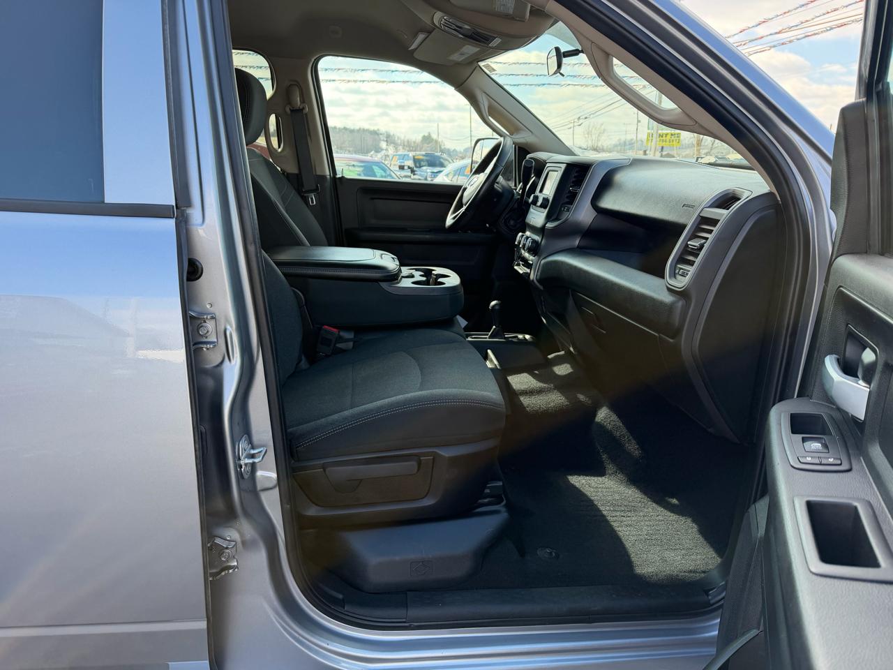 RAM 2500 Tradesman 4x4 Crew Cab 6'4" Box 2019