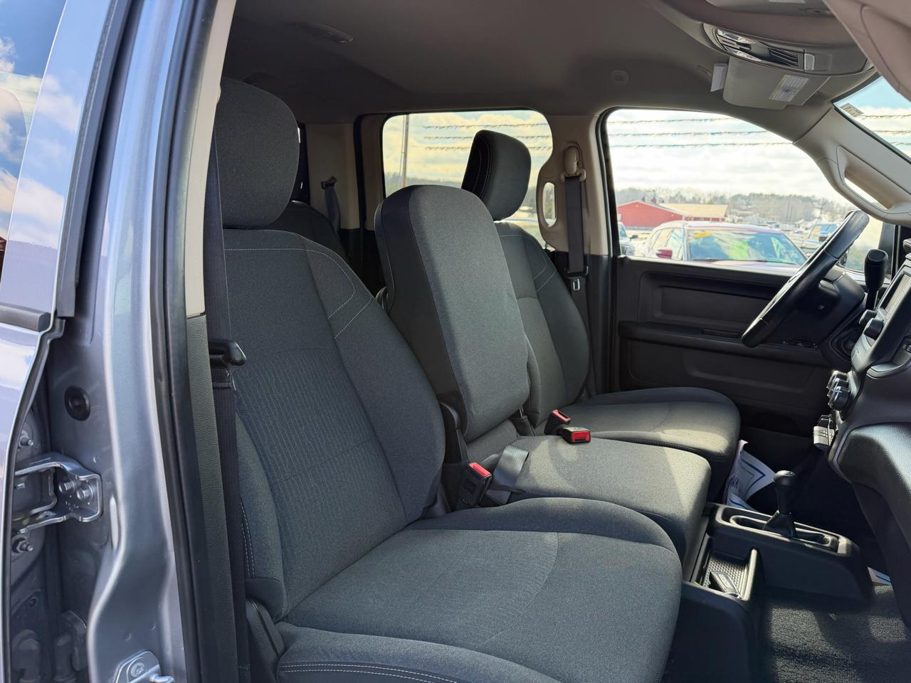 RAM 2500 Tradesman 4x4 Crew Cab 6'4" Box 2019