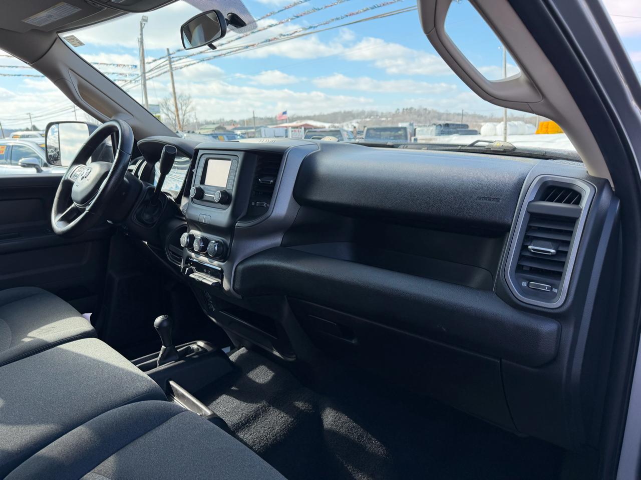 RAM 2500 Tradesman 4x4 Crew Cab 6'4" Box 2019