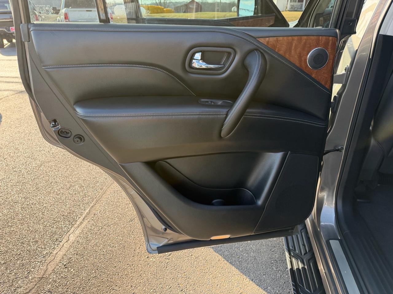 Infiniti QX80 LUXE AWD 2019