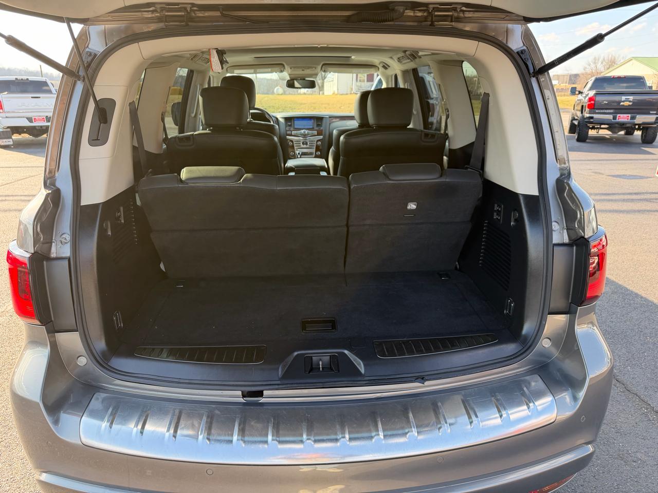 Infiniti QX80 LUXE AWD 2019