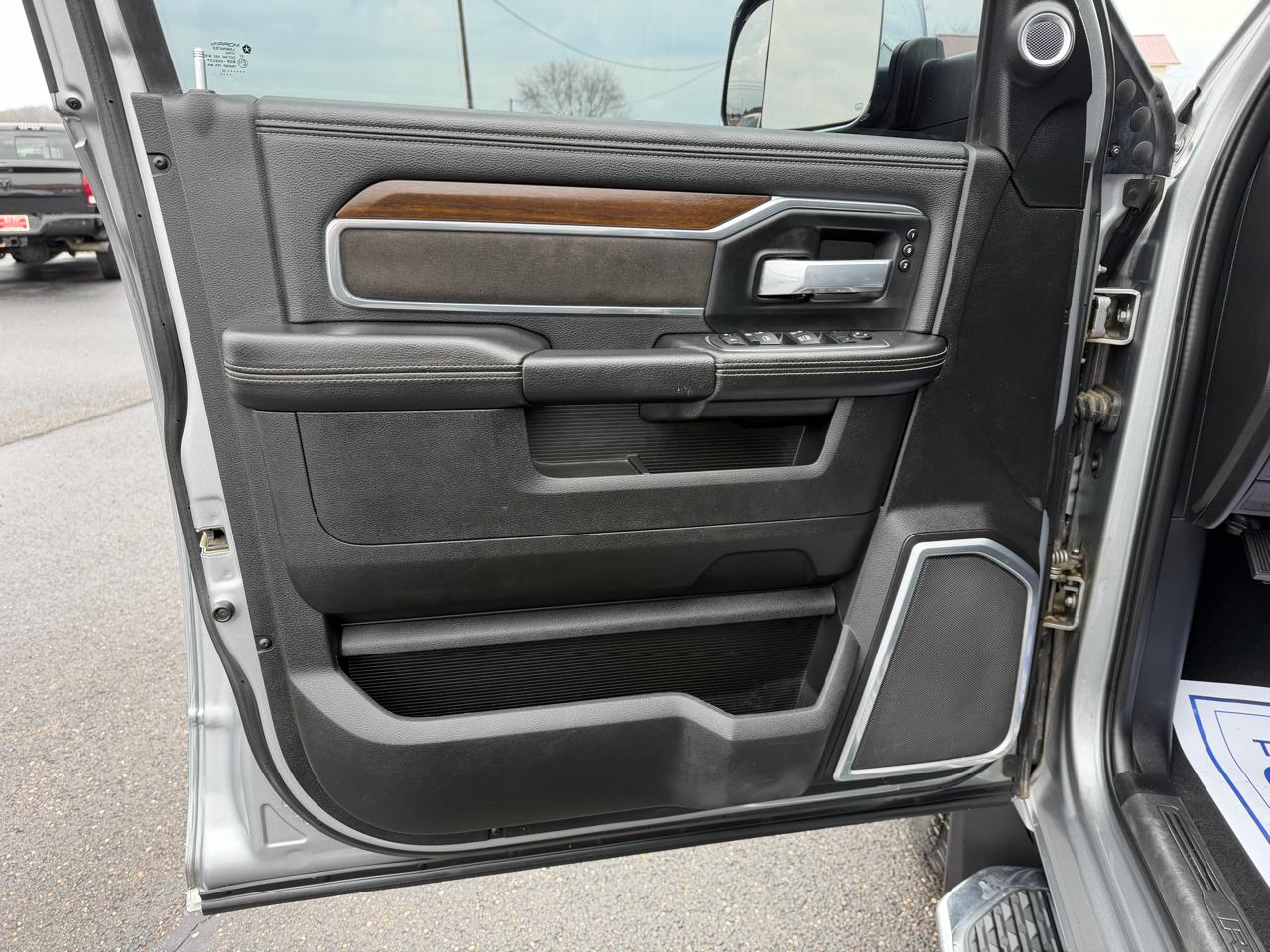 RAM 2500 Laramie 4x4 Crew Cab 6'4" Box 2022