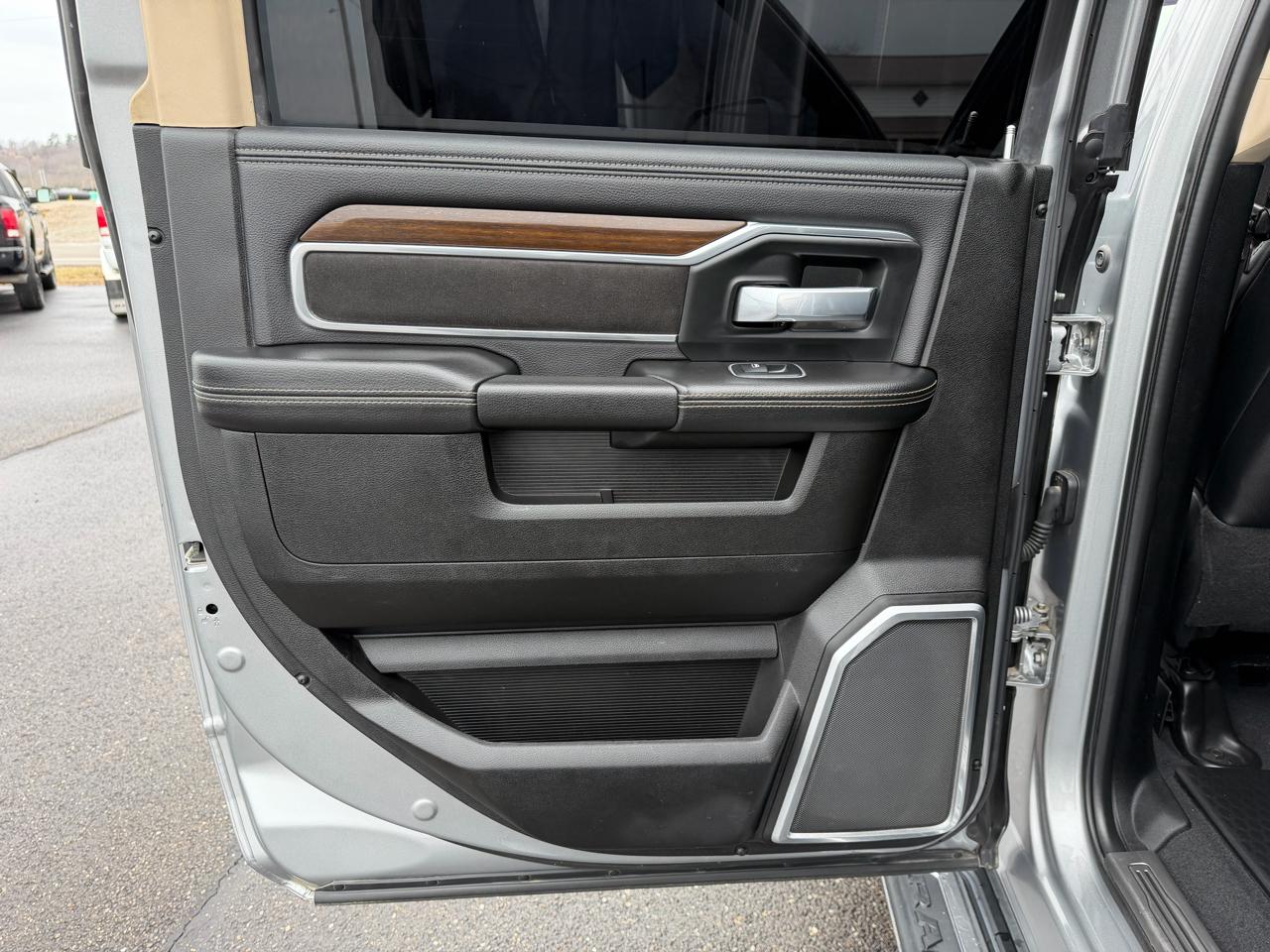 RAM 2500 Laramie 4x4 Crew Cab 6'4" Box 2022