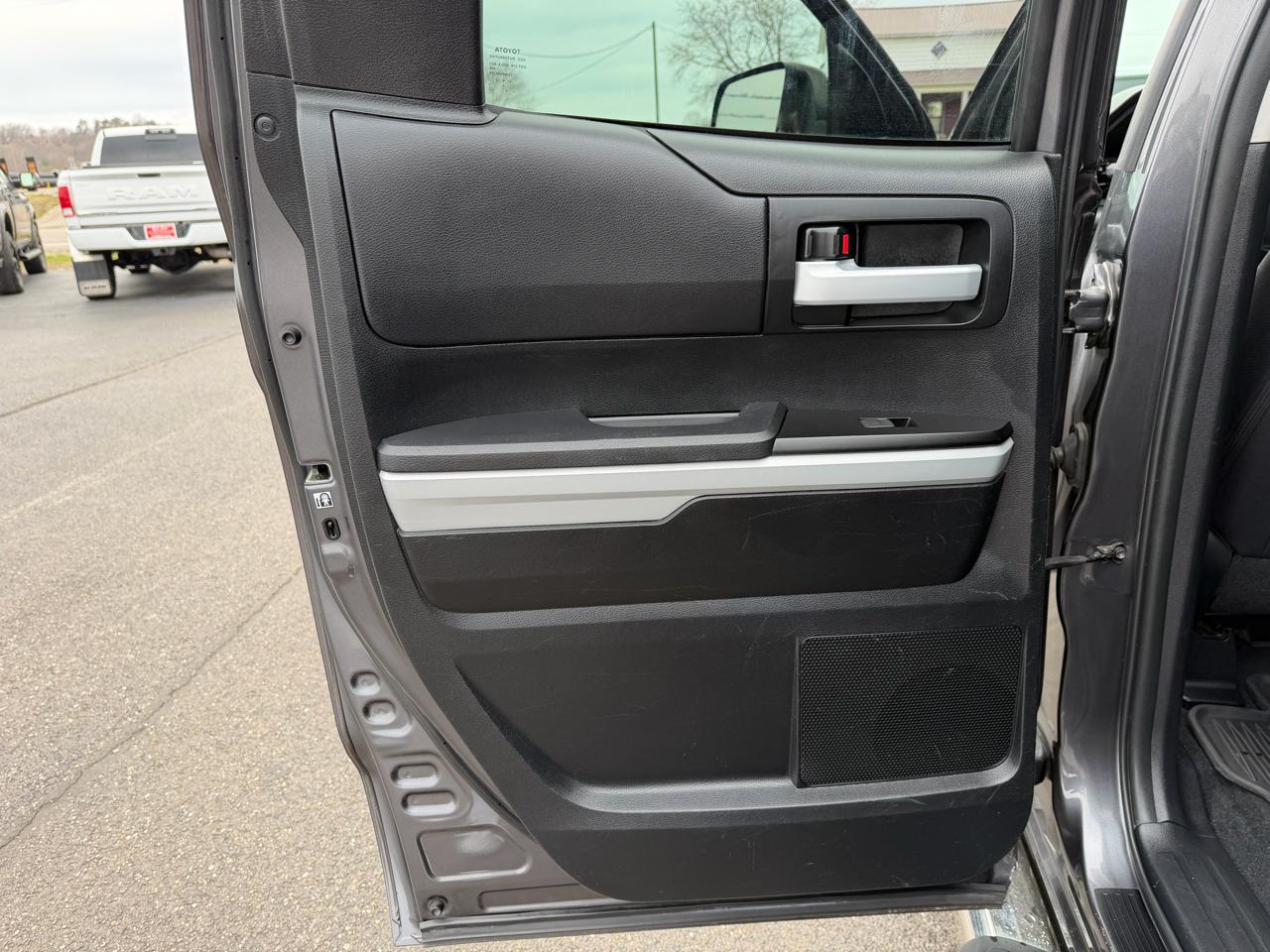 Toyota Tundra 4WD Limited Double Cab 6.5' Bed 5.7L FFV (Natl) 2018