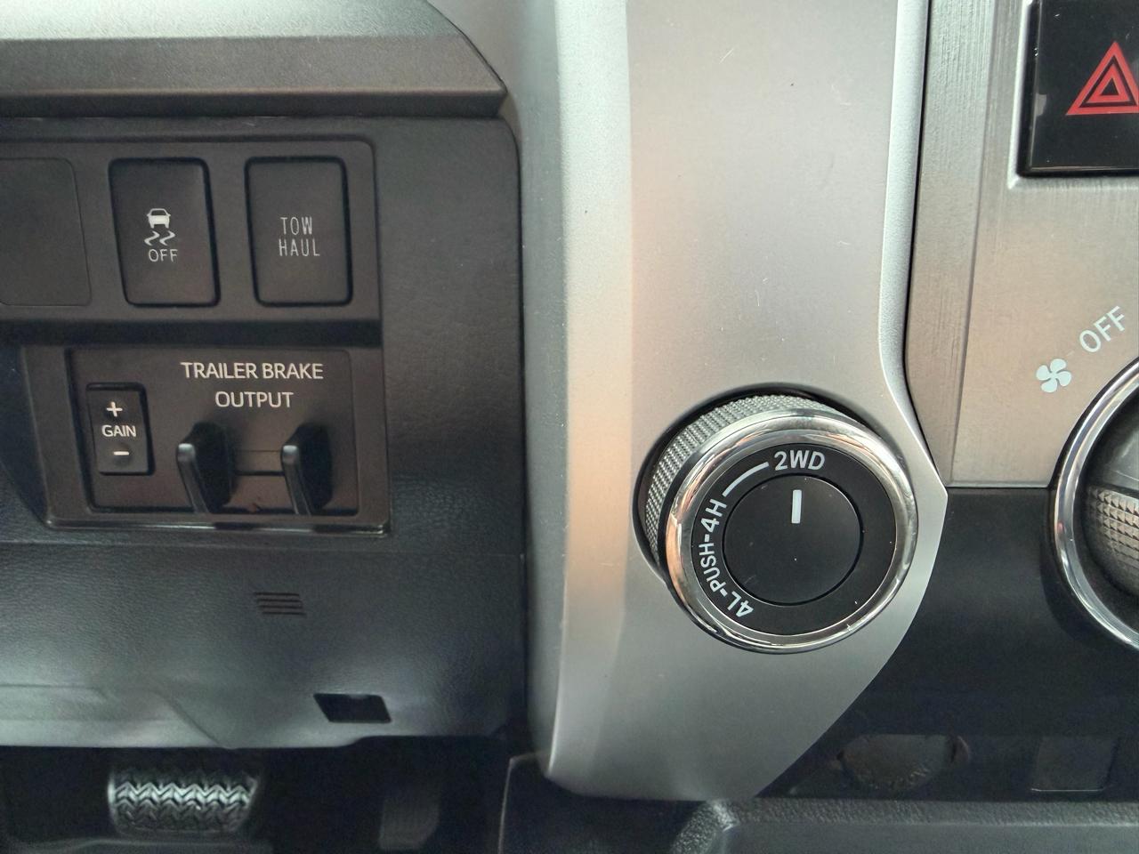 Toyota Tundra 4WD Limited Double Cab 6.5' Bed 5.7L FFV (Natl) 2018