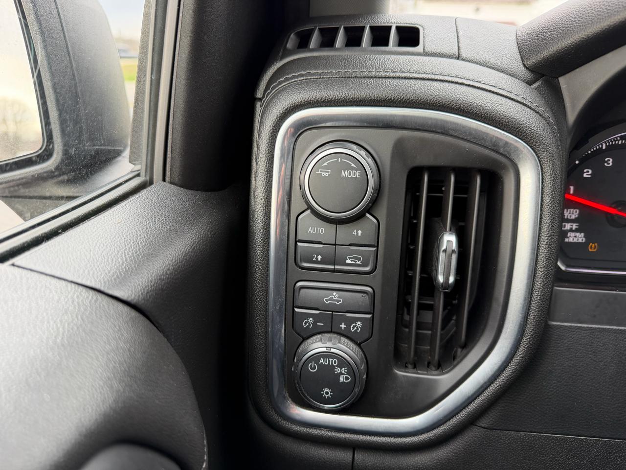 Chevrolet Silverado 1500 4WD Crew Cab 147" LT 2020