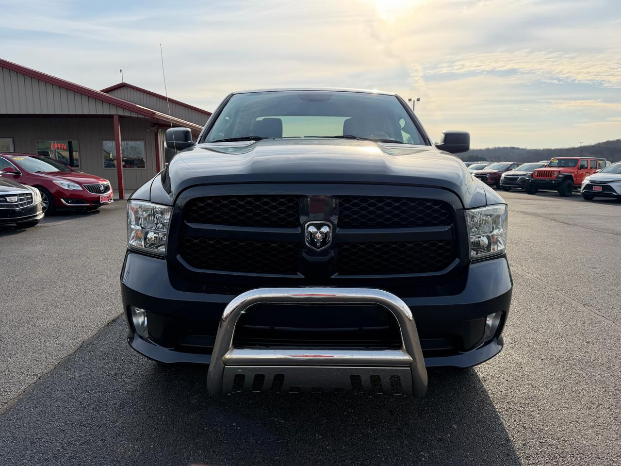 RAM 1500 Express 4x4 Quad Cab 6'4" Box 2018
