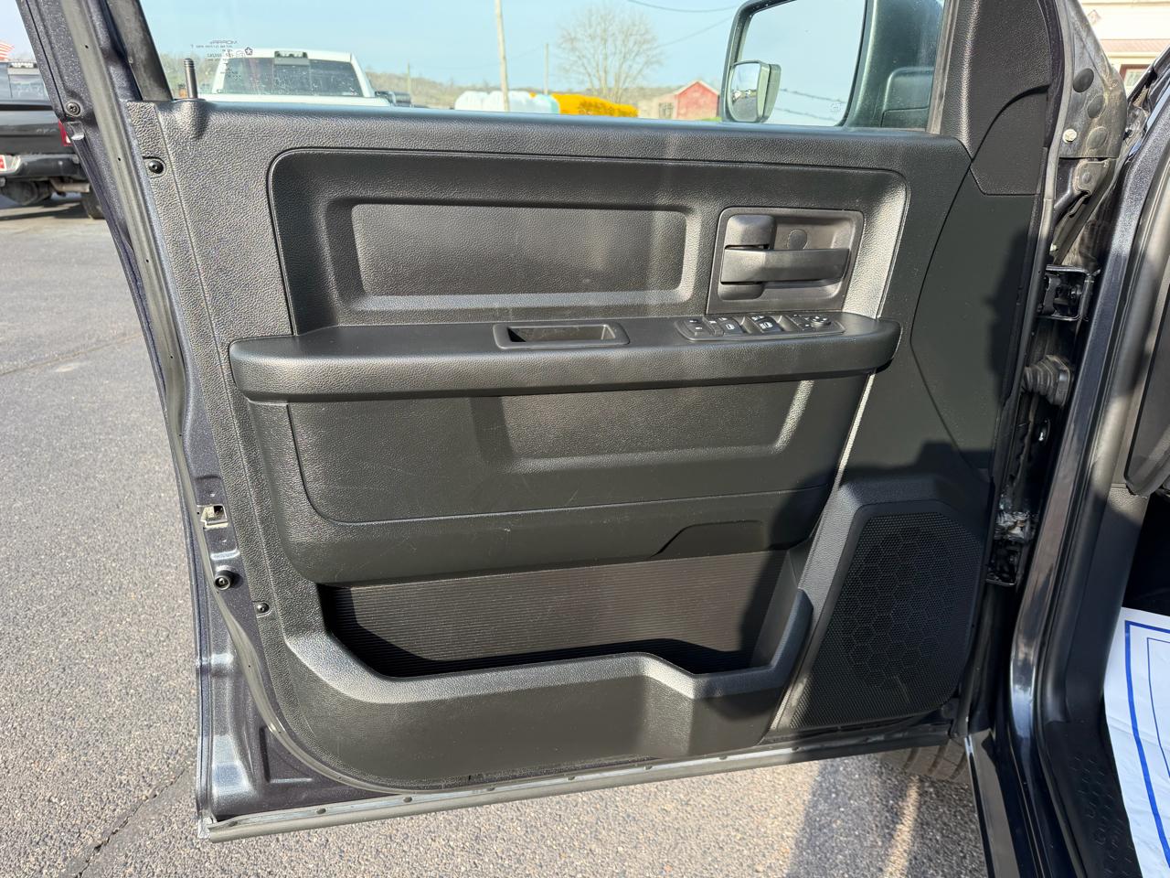 RAM 1500 Express 4x4 Quad Cab 6'4" Box 2018