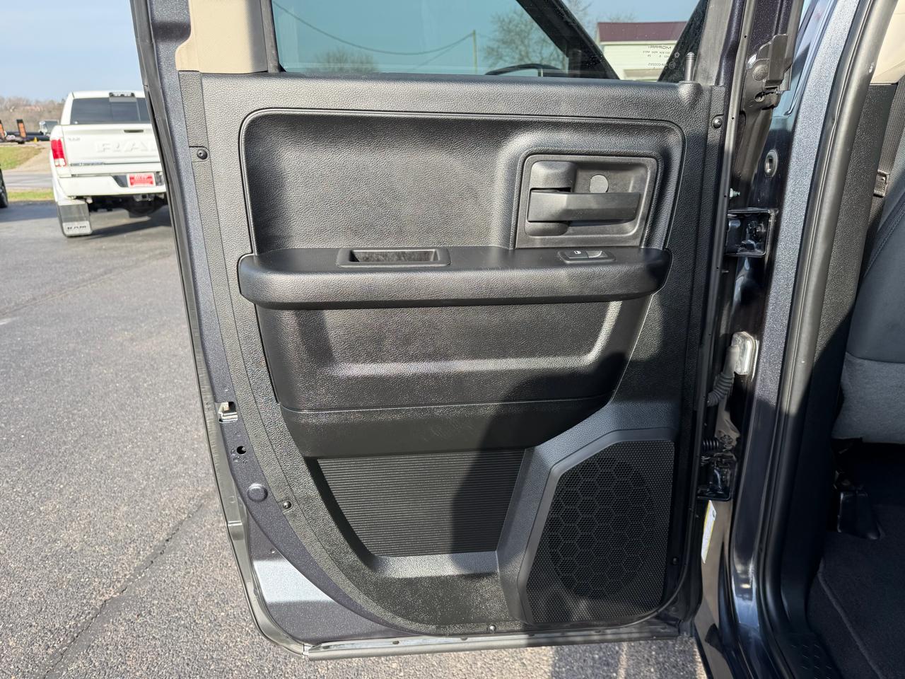 RAM 1500 Express 4x4 Quad Cab 6'4" Box 2018