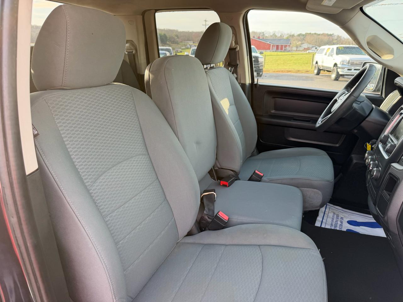 RAM 1500 Express 4x4 Quad Cab 6'4" Box 2018