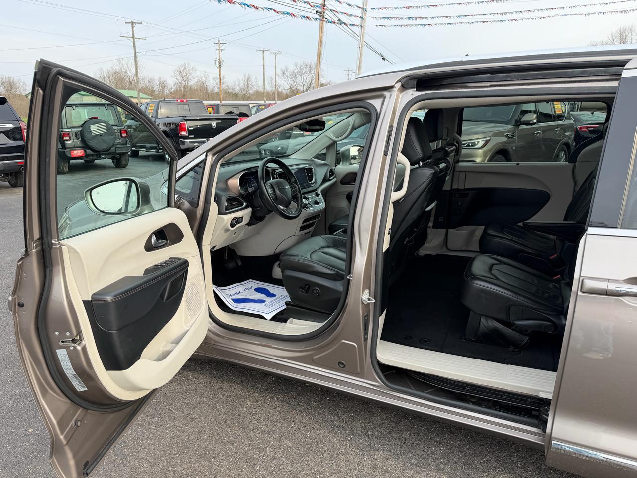 Chrysler Pacifica Touring-L Plus FWD 2017