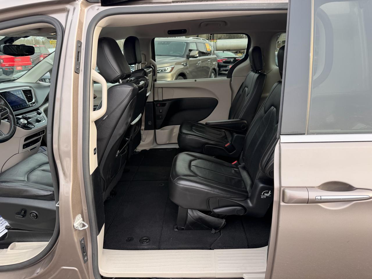 Chrysler Pacifica Touring-L Plus FWD 2017