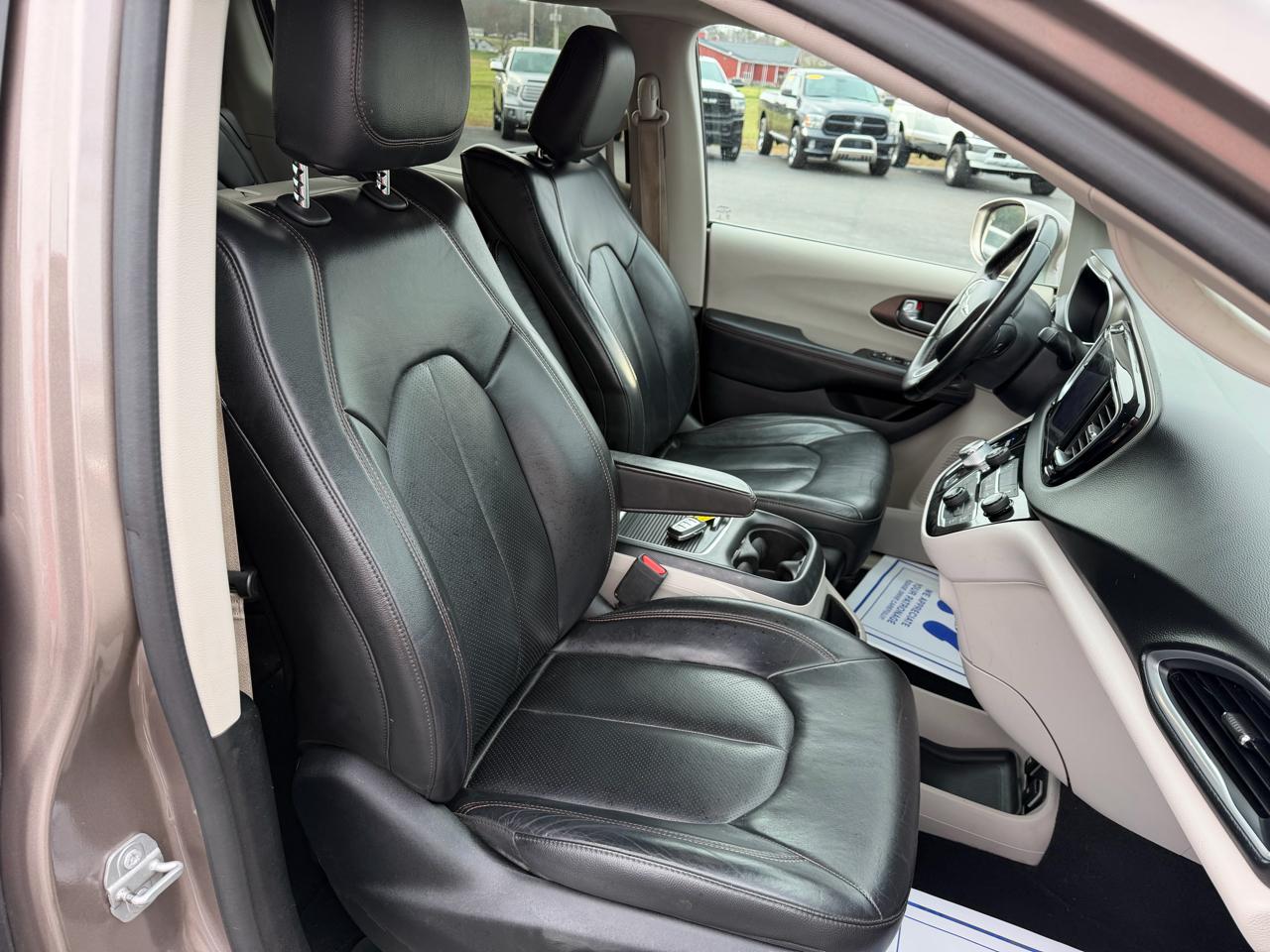 Chrysler Pacifica Touring-L Plus FWD 2017