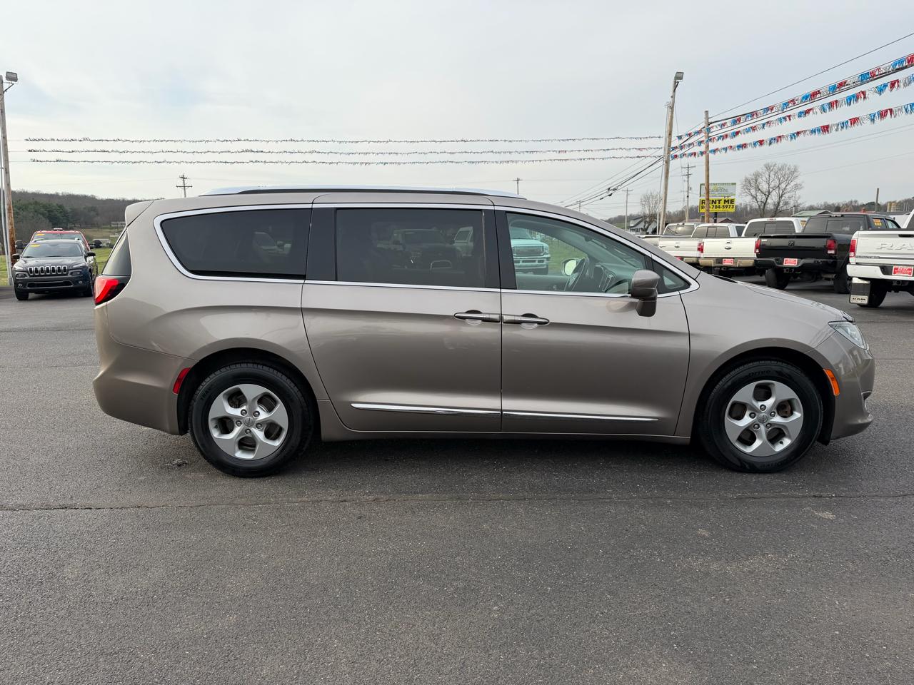 Chrysler Pacifica Touring-L Plus FWD 2017