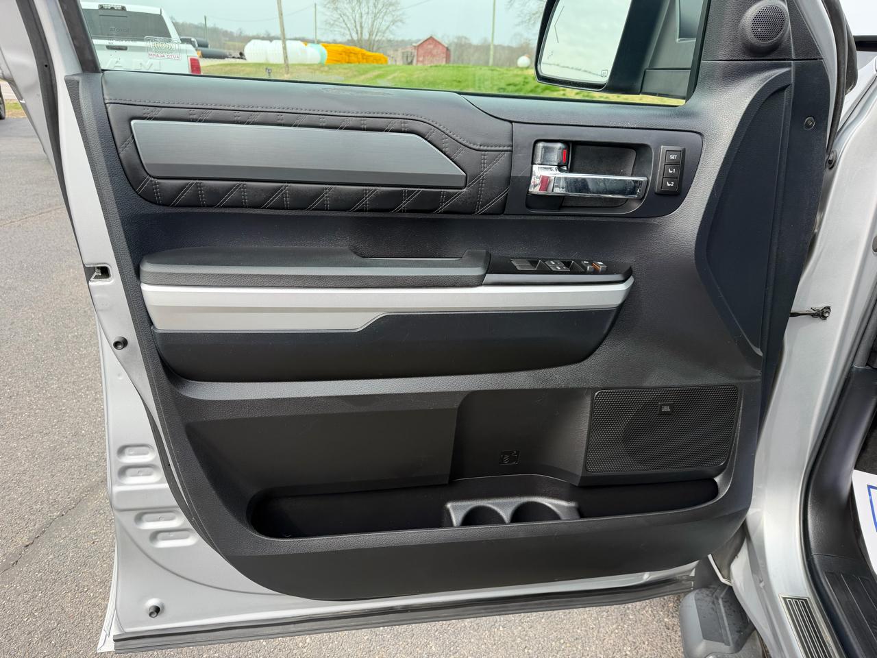 Toyota Tundra 4WD Truck CrewMax 5.7L FFV V8 6-Spd AT Platinum (Natl) 2015