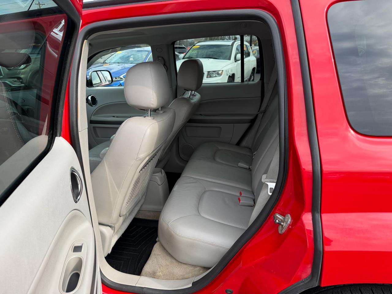 Chevrolet HHR FWD 4dr LT w/2LT 2011