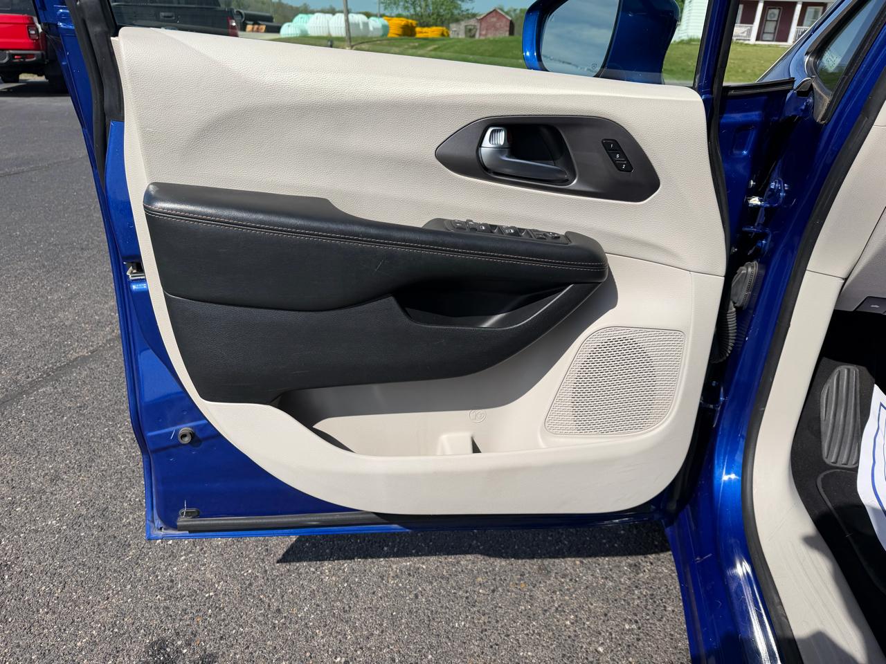 Chrysler Pacifica Touring L FWD 2020