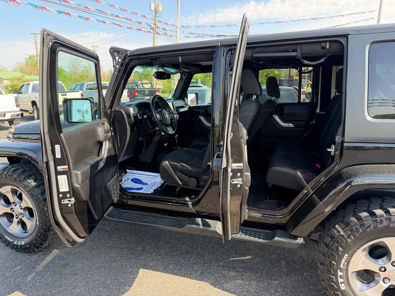 Jeep Wrangler Unlimited 4WD 4dr Sahara 2016