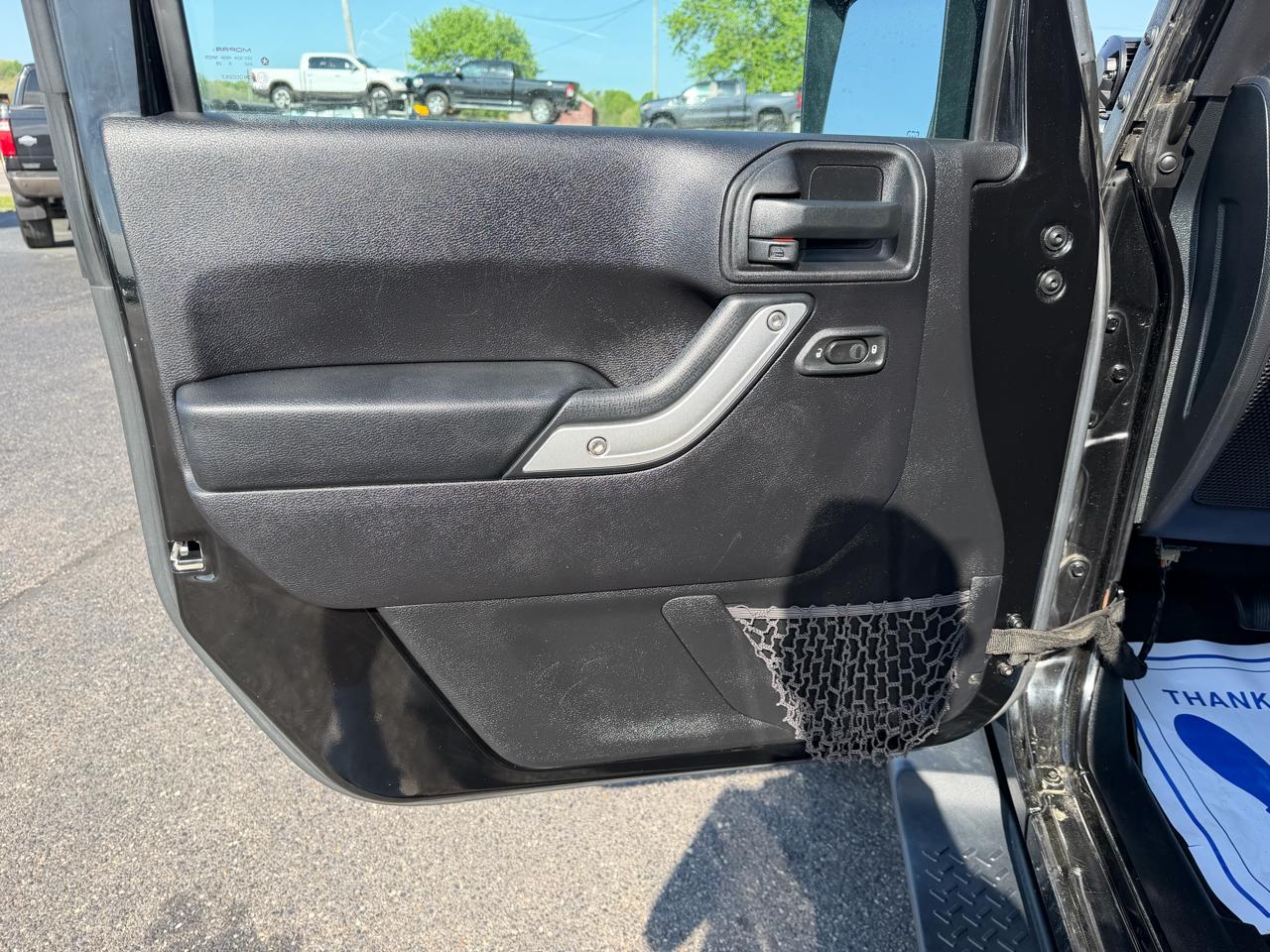 Jeep Wrangler Unlimited 4WD 4dr Sahara 2016