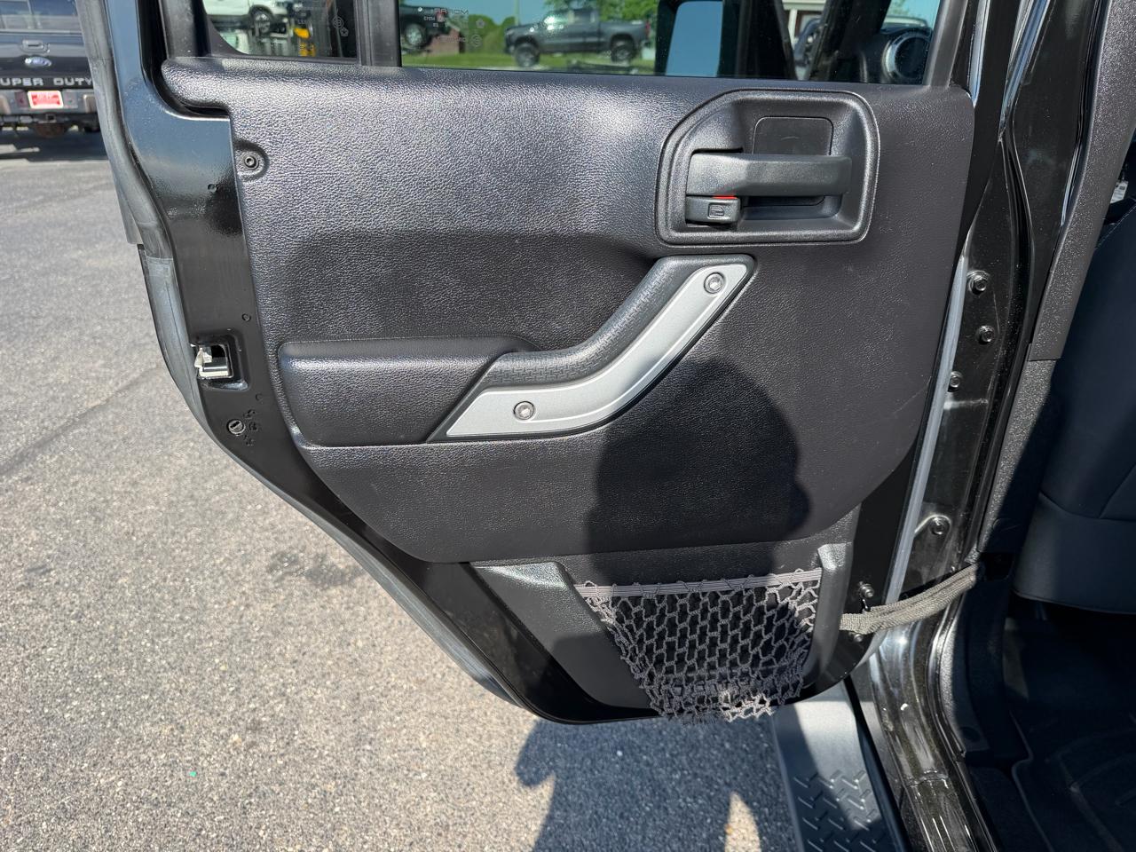 Jeep Wrangler Unlimited 4WD 4dr Sahara 2016