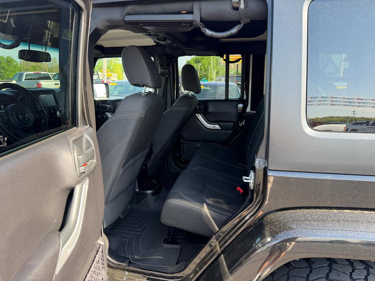 Jeep Wrangler Unlimited 4WD 4dr Sahara 2016