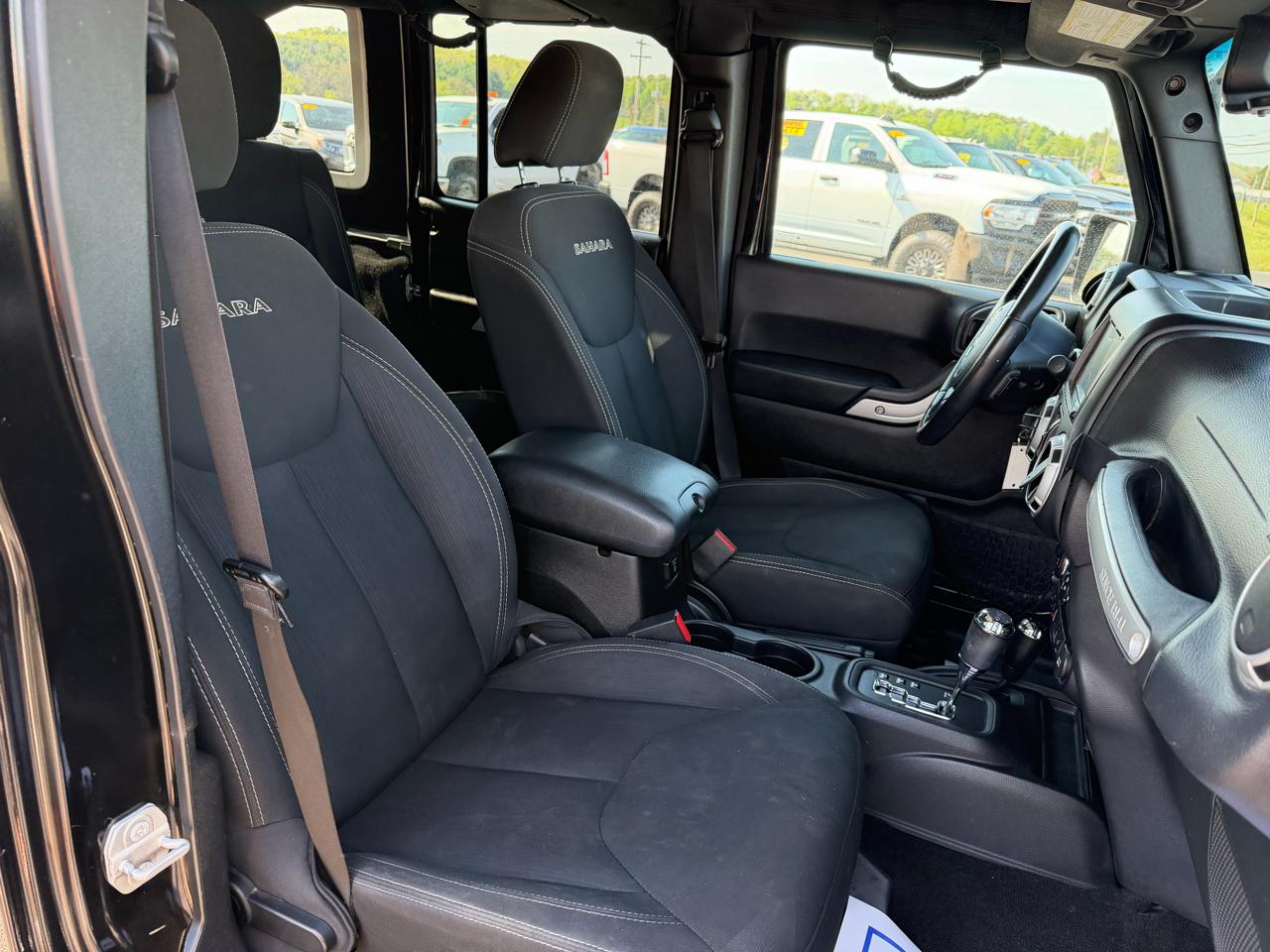 Jeep Wrangler Unlimited 4WD 4dr Sahara 2016