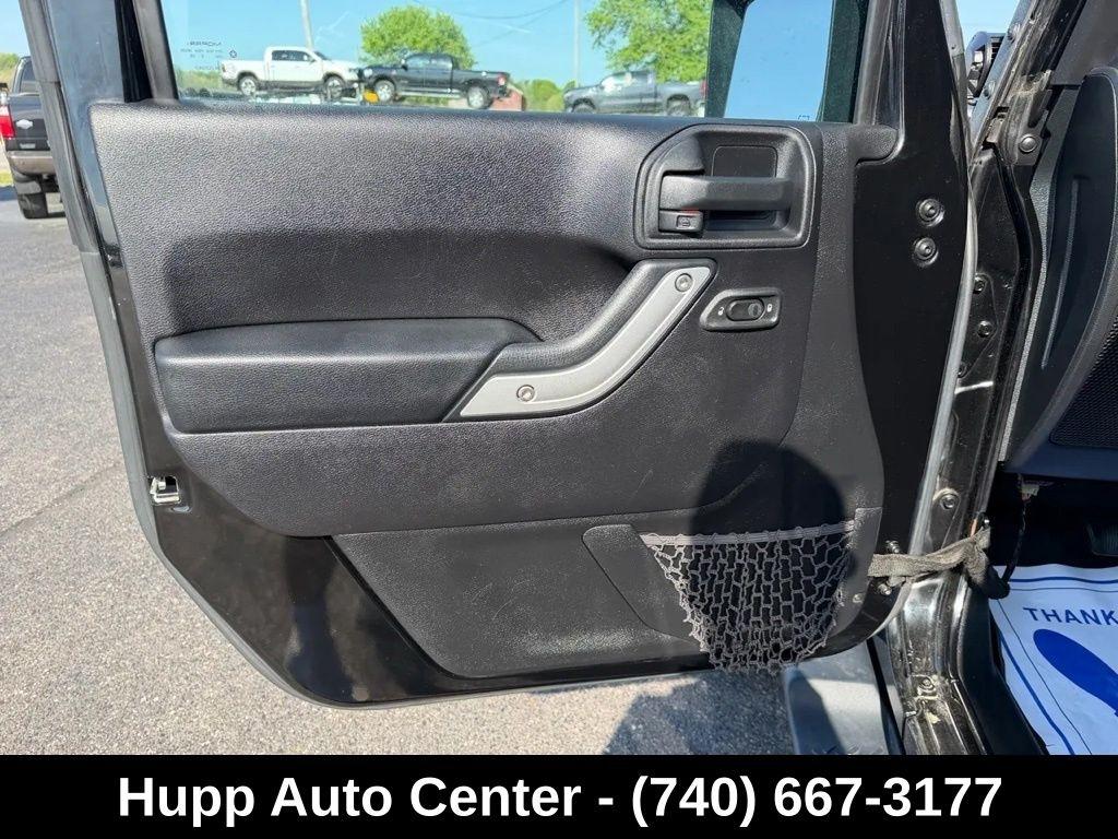 Jeep Wrangler Unlimited 4WD 4dr Sahara 2016