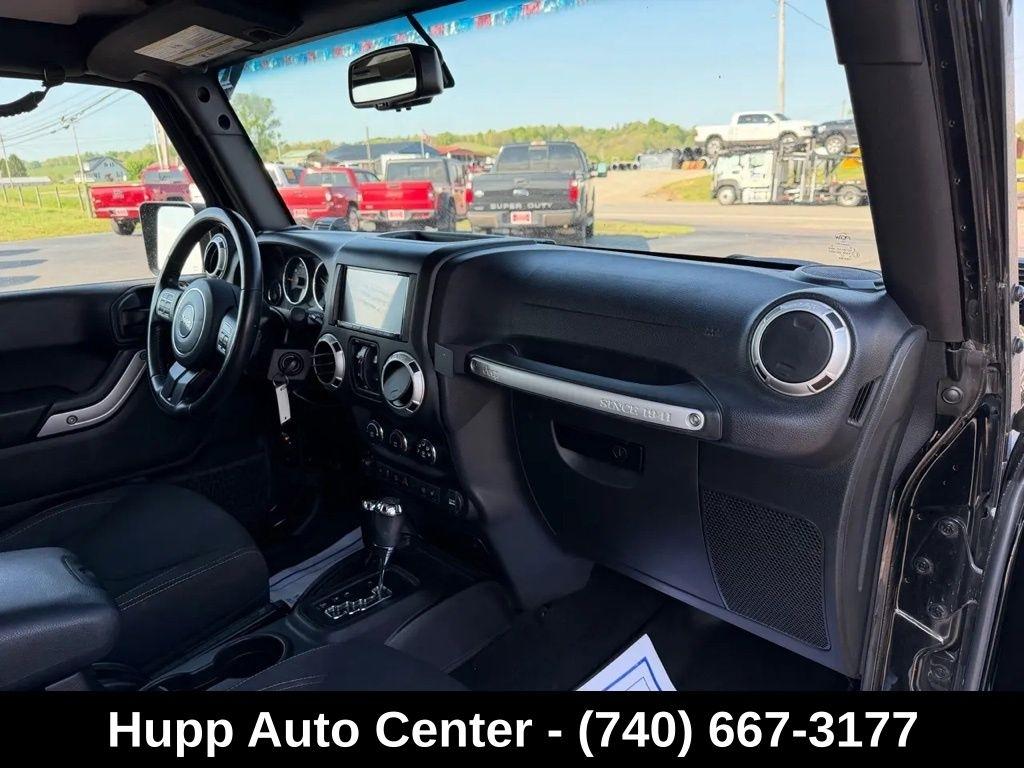 Jeep Wrangler Unlimited 4WD 4dr Sahara 2016