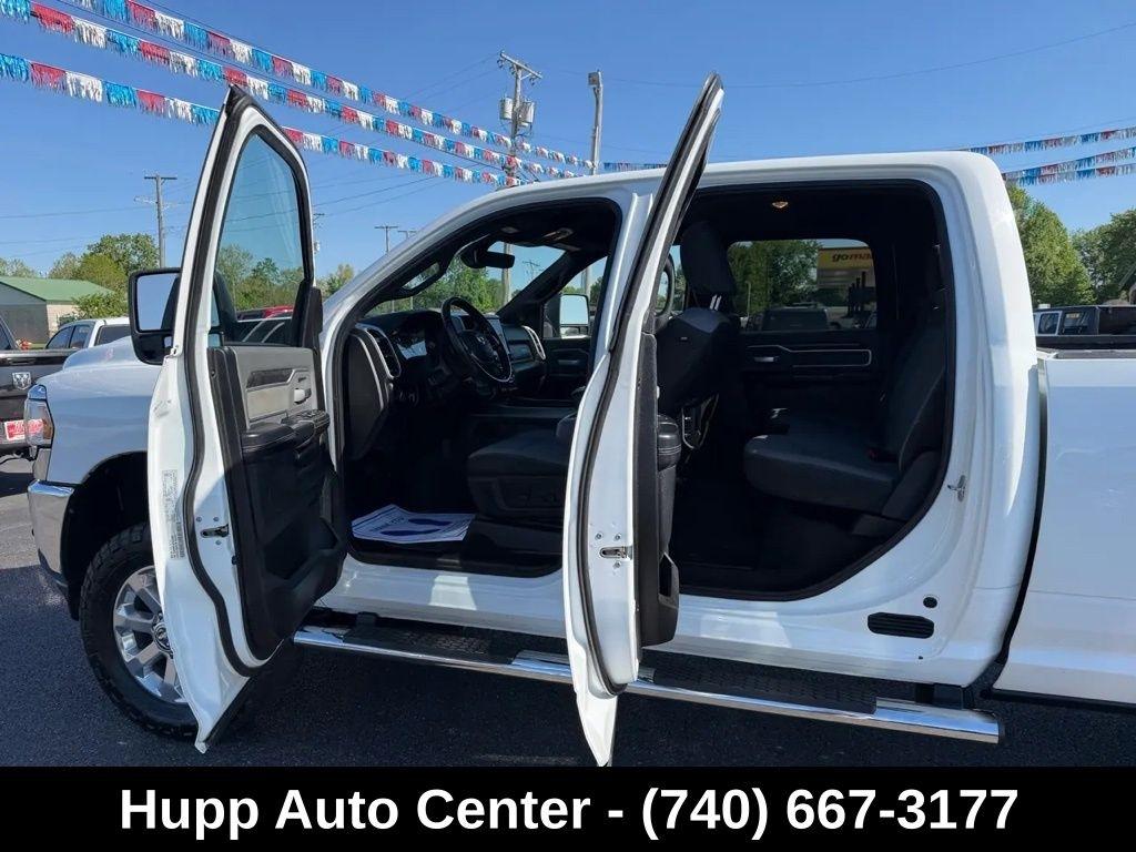 RAM 3500 Big Horn 4x4 Crew Cab 8' Box 2023