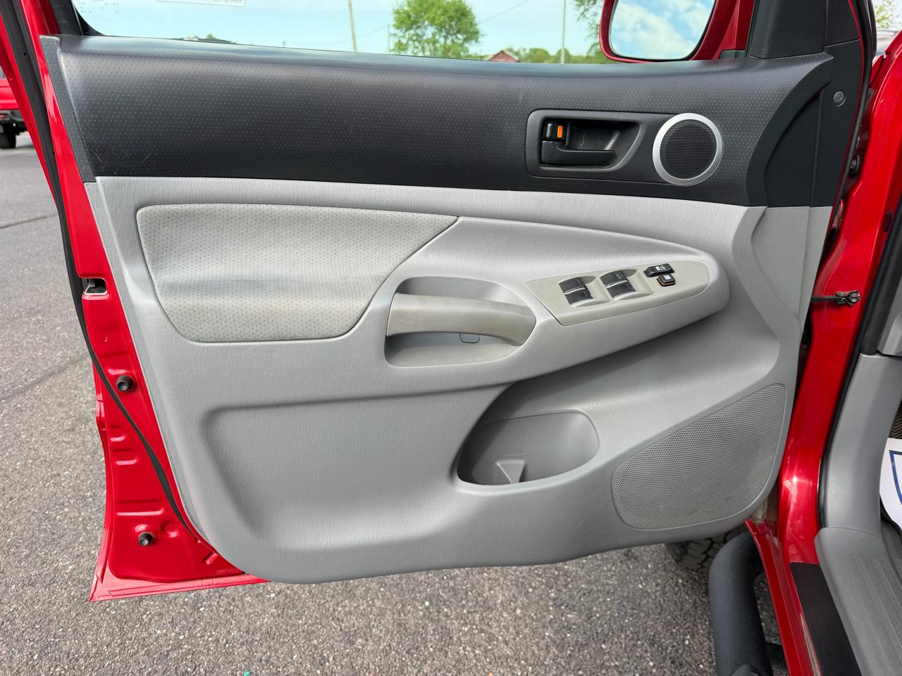 Toyota Tacoma 4WD Double V6 MT (Natl) 2011