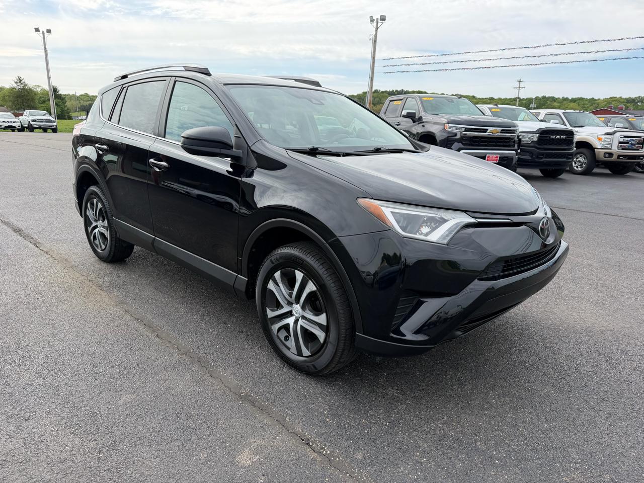 Toyota RAV4 LE AWD (Natl) 2017