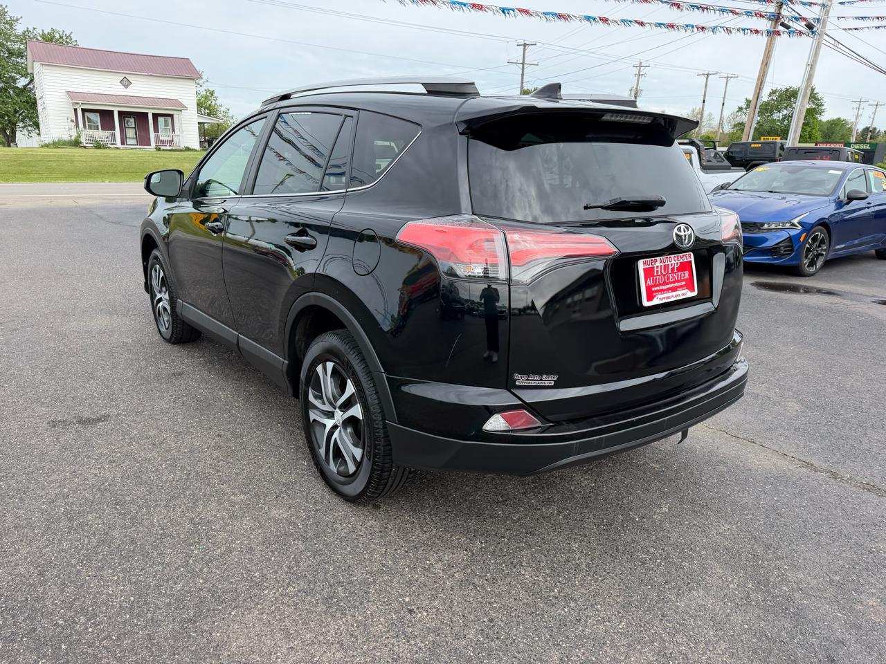 Toyota RAV4 LE AWD (Natl) 2017