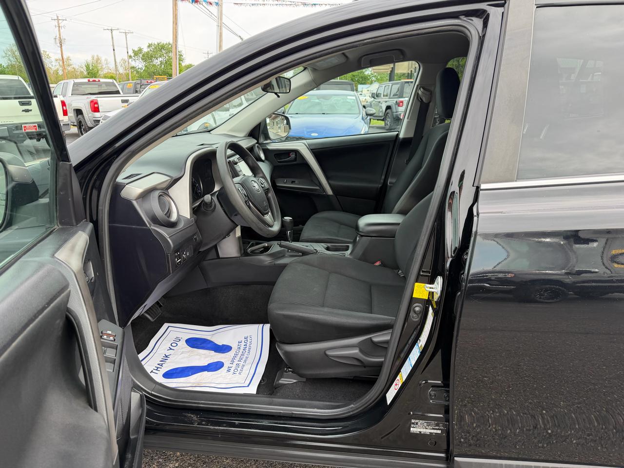Toyota RAV4 LE AWD (Natl) 2017